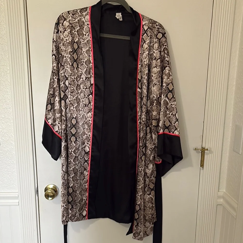 Victoria's Secret Snakeskin and Black Robe with Pink Trim (Reversible). - Picture 1 of 5